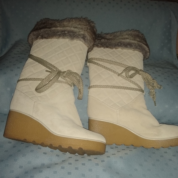 Marc Jacobs cream suede wedge boots. Size 36 - Picture 2 of 12